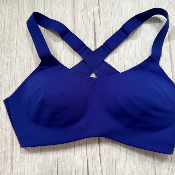 New Spanx 50475R Flexfeel Medium Impact Padded Wireless Sports Bra - Picture 1 of 4